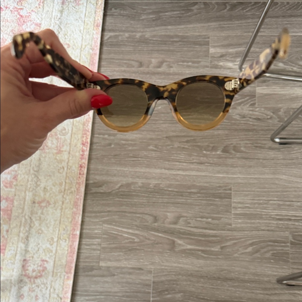 Authentic Céline Tortoiseshell Round Sunglasses - Picture 8 of 11